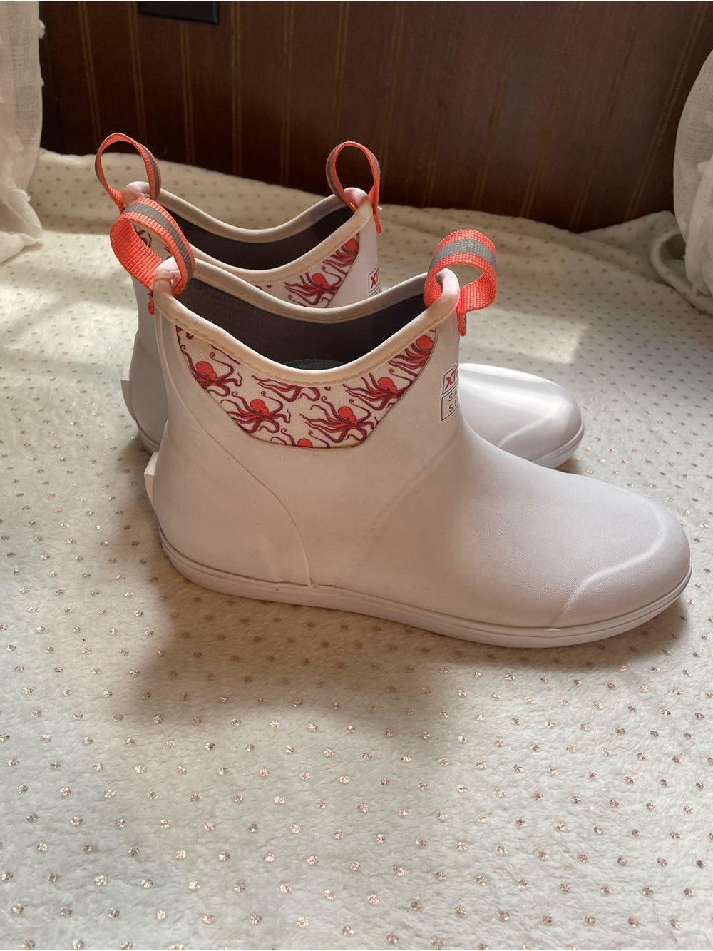 Women’s XTRATUF Salmon Sisters Short Rain Boots - White and coral